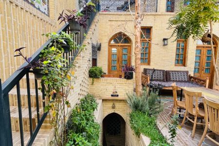 رزرو اتاق در اصفهان - گوشه قفل رومی