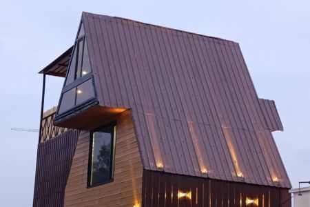 کلبه سوئیسی در قشم - سام و زال