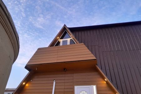 کلبه سوئیسی در قشم - سام و زال