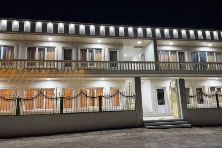 سوئیت لب دریا در زیارت پارسیان - همکف