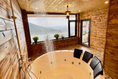 کلبه چوبی با وان جکوزی و ویو جنگل در اربه کله