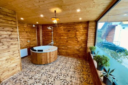 کلبه چوبی با وان جکوزی و ویو جنگل در اربه کله