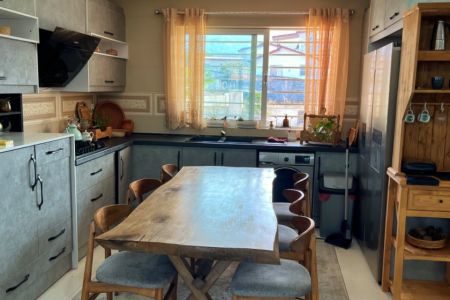 استئجار فيلا أنيقة في نمك أبرود