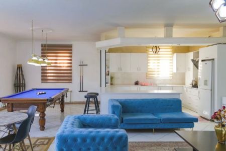 ویلا با استخر آبگرم در کردان