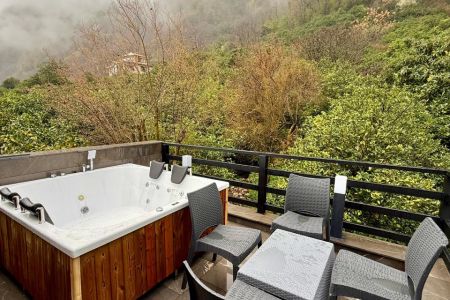 کلبه سوئیسی با جکوزی رو به جنگل - اطراف رامسر