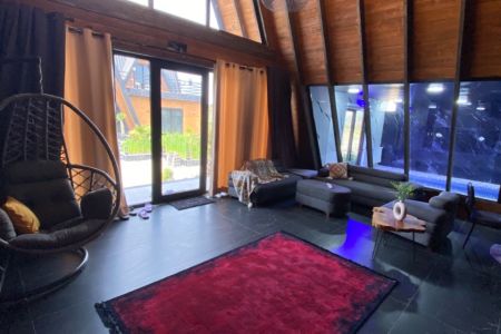 کلبه سوئیسی استخردار در چالوس - اکبر آباد