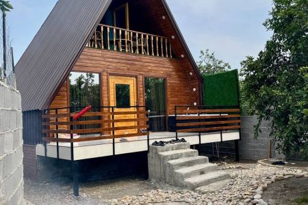 کوخ سویسری مع جاکوزی بجانب النهر فی بابل کنار