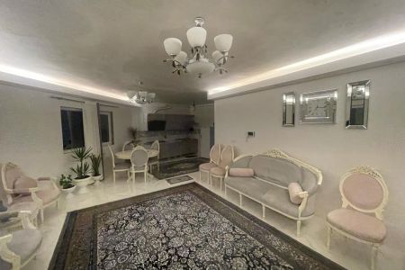 خانه دو طبقه با حوضچه آبسرد در فرح آباد