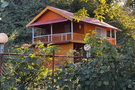 کلبه چوبی در شاندرمن - امام زاده شفیع