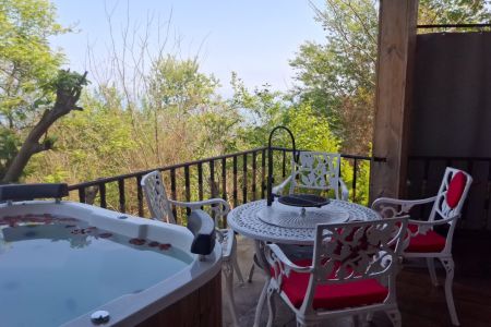 سوئیت جکوزی دار در سرولات - جنگسرا