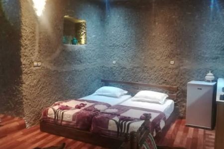 ویلا صخره ای با حیاط سرسبز در کندوان