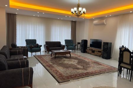استئجار فیلا مع مسبح فی کلار اباد - یلبندان