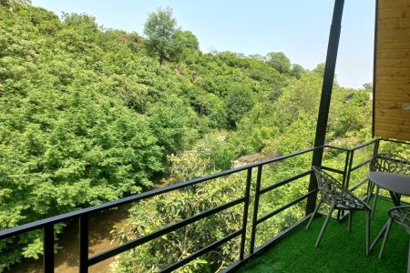 کلبه سوئیسی با ویو رودخانه در رامسر - تنگدره