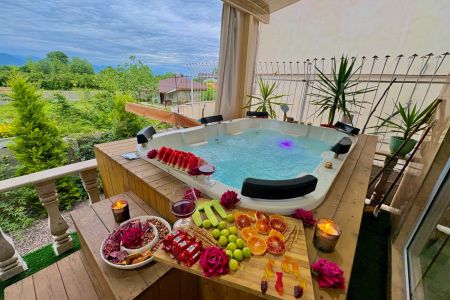 ویلا با جکوزی در فومن - شنبه بازار