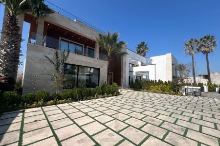 ویلا تریبلکس استخردار با بام دلباز در محمودآباد