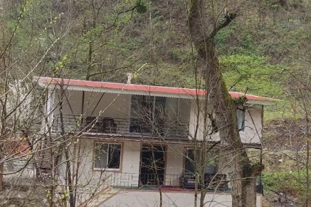 خانه در جاده اسالم - گیجاو - لب رودخانه