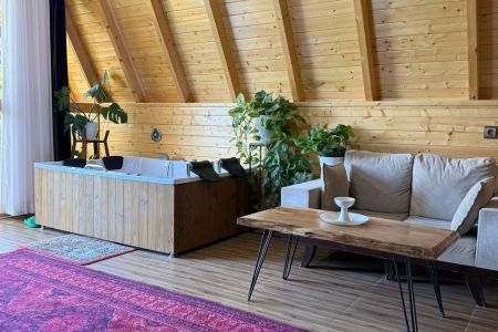 کلبه سوئیسی جکوزی دار در بابلکنار - هلیخال