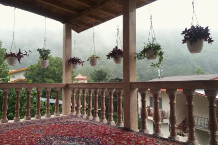 خانه دوطبقه در جاده سه هزار - سرواش پشته