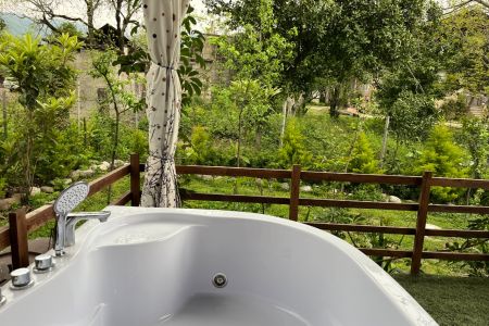 رزرو کلبه سوئیسی جکوزی‌ دار در ماسال - لیپا