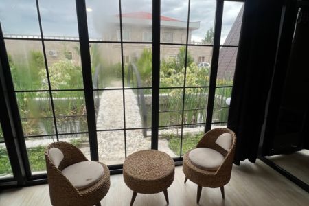 کلبه چوبی با نمای شیشه ای در رشت - کرچوندان