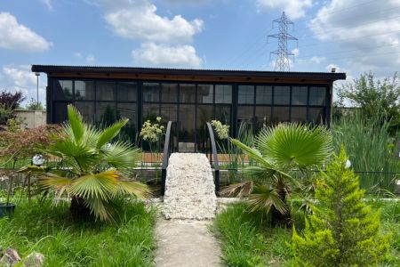 کلبه چوبی با نمای شیشه ای در رشت - کرچوندان
