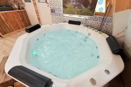کلبه سوئیسی با جکوزی در سوادکوه - سیدکلا