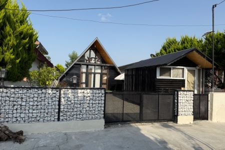 کلبه سوئیسی با وان جکوزی در متل قو - اسبچین