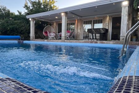 ویلا استخردار در چهارباغ - سنقرآباد