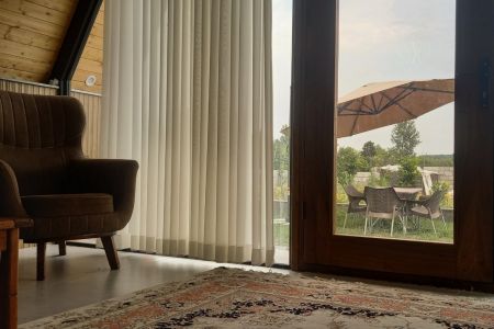کلبه سوئیسی کنار شالیزار در نور - ایزخوره