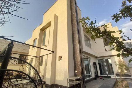 اجاره ویلا تریپلکس استخردار در چهارباغ - زعفرانیه
