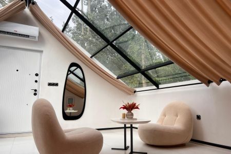 کلبه جکوزی دار با طراحی شیشه ای در تنکابن