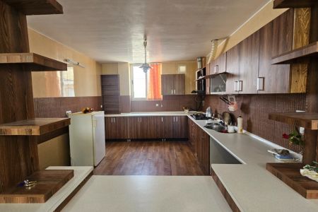 اجاره خانه مبله در باغ بهادران - کرچگان