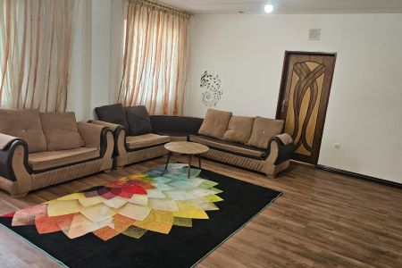 اجاره خانه مبله در باغ بهادران - کرچگان