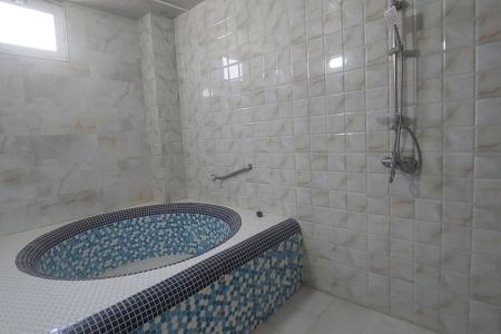 اجاره سوئیت با حوضچه آبگرم در محلات - واحد یک