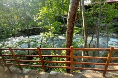 کلبه سوئیسی کنار رودخانه در ماسال - شالما