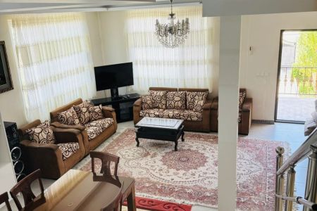 اجاره ویلا استخردار در رودهن - مهرآباد