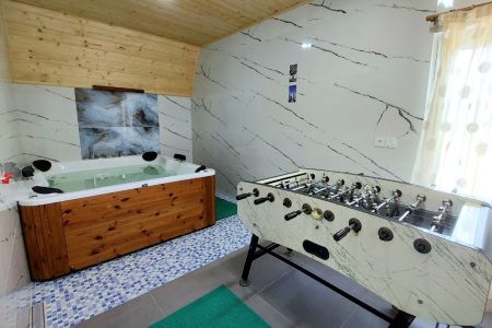 کلبه سوئیسی با جکوزی در بندرانزلی - طالب آباد