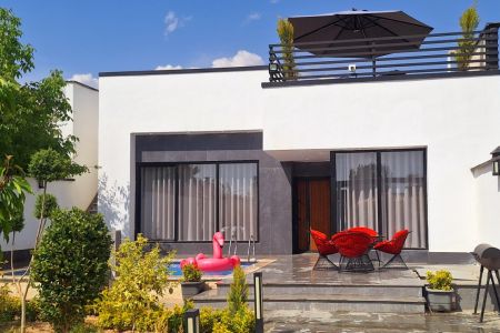 ویلا استخردار در چهارباغ - سنقرآباد