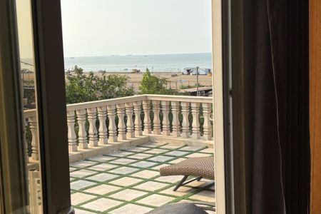 اجاره خانه تراس دار در بندرانزلی - طبقه ۲