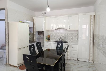 ویلا استخردار در چهارباغ - شهرک زعفرانیه