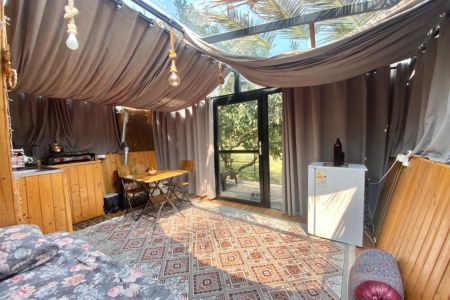 کلبه چوبی با سقف شیشه ایی در سوادکوه - اطلس ۳