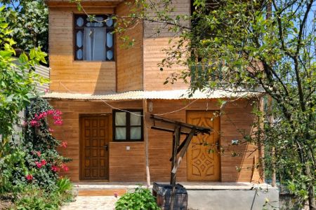 اجاره کلبه چوبی دوطبقه در رئیس کلا لفور