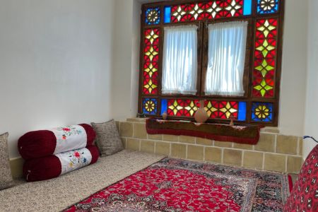 رزرو بوم گردی در دامغان - اتاق شاه نشین