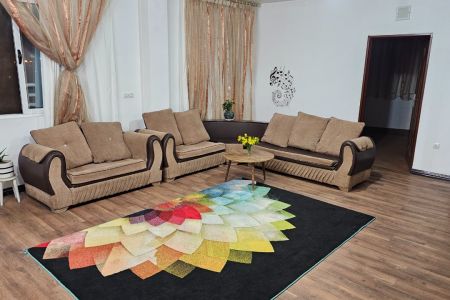 اجاره خانه مبله در باغ بهادران - کرچگان