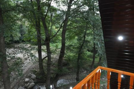 کلبه جنگلی جکوزی دار در زیرآب - ارات بن