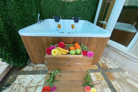Jacuzzi Villa with Duplex in Kish - Town of Sights
