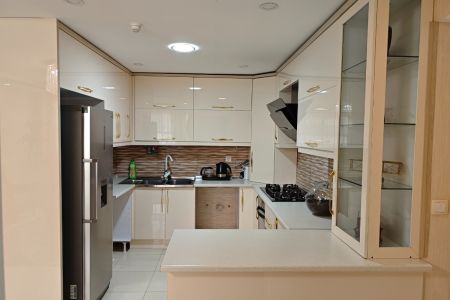 خانه مبله نزدیک حافظیه در شیراز - طبقه اول