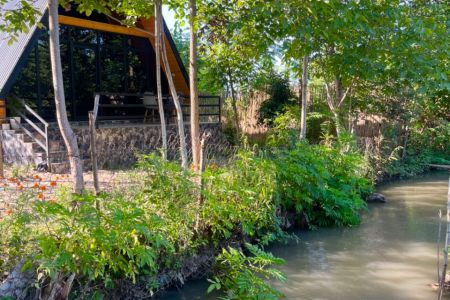 کلبه سوئیسی در ماسال - خودبچر - کنار رودخانه