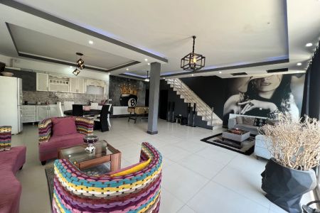 اجاره ویلا استخردار در چهارباغ - رمنده