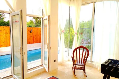 اجاره ویلا استخردار در چهارباغ - رمنده